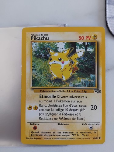 Carte pokémon pikachu