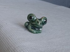 Figurine Grenouille miniature collection vitrine céramique vernissée 3 cm