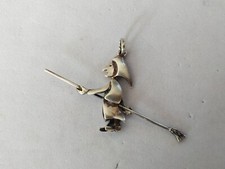 PENDENTIF VINTAGE ARTICULÉ SORCIÈRE SUR SON BALAI ARGENT MASSIF