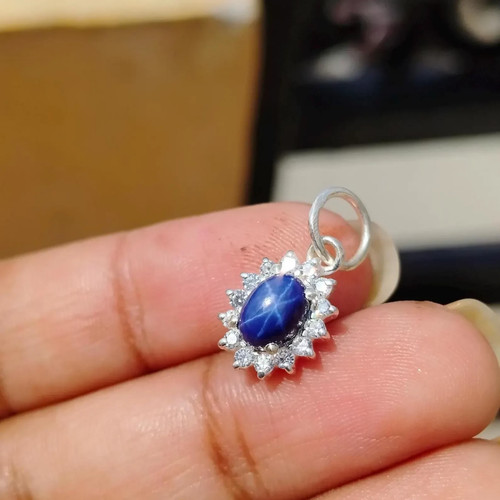 Pendentif saphir étoile bleue