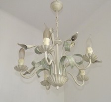 Lustre français vintage 5 lumières fleurs de lys et feuilles défilées toleware 4867