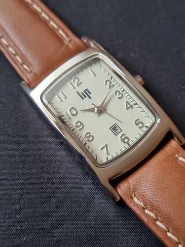 Montre lip quartz type tank - montre,