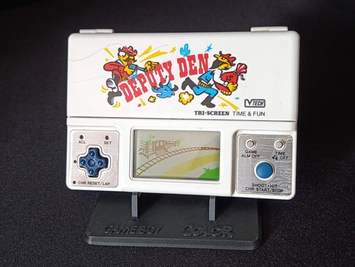 Deputy den tri screen time - den, tri-screen