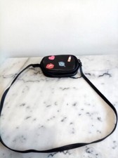 PETIT SAC A MAIN POUR FEMME DECORE. EN TRES BON ETAT.