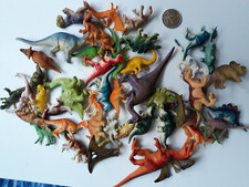 Lot de figurines diverses  jouets dinosaures