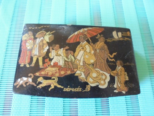 Boite ancienne papier - , maché