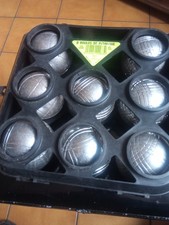 8  boules  de pétanque