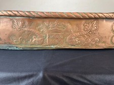 Poissonnière en cuivre. XVIII eme Armoirie couronnée.aux dauphins