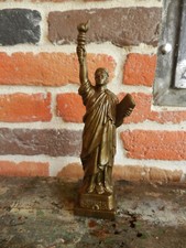 figurine plastique dur statue de la liberté marque ?
