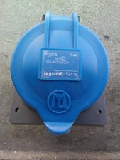 prise socle femelle  hypra