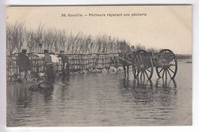 CPA  GOUVILLE 50 -  PECHEURS REPARANT UNE PECHERIE MER CHEVAL ATTELAGE 1912 ~B75
