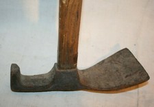  outil ancien de tonnelier , 1 grande asse de rognage ou outil charpentier