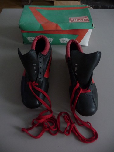 Rare paire chaussure de - de,