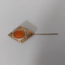 Broche Epingle dorée émaillée Jacques Esterel