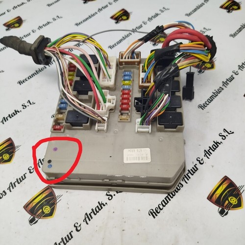 Boîte fusibles renault - boîte,