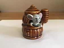 Vintage figurine souris dans Poêle à bois en céramique