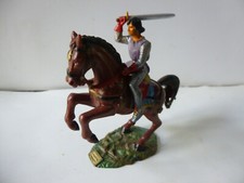 CAVALIER MOYEN AGE ANCIEN SUR CHEVAL SOCLE GAZON STARLUX