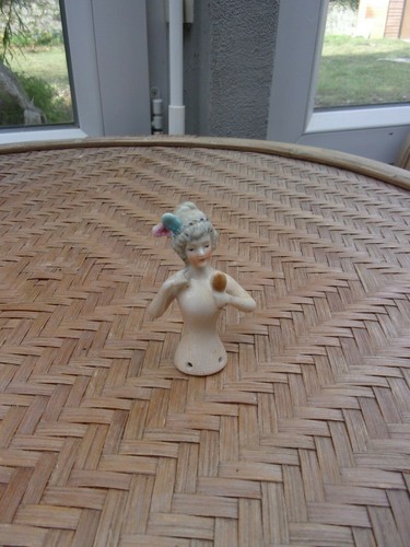 Miniature un buste - :,