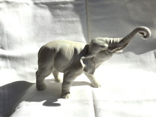 GRAND ELEPHANT BISCUIT BLANC ANCIEN 1900 NUMEROTE SCULPTURE ANIMALIERE