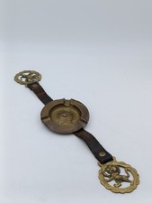 Cendrier vintage d’accoudoir de canapé en laiton et cuir – décor lions héraldiqu