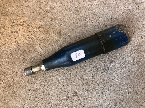 Old tool outil - /,