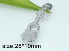 Pendentif guitare en acier