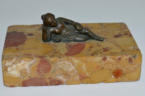 Joli sujet femme allongee - -joli,