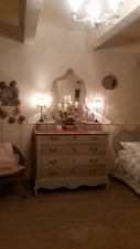 Shabby.Très belle commode dans le style Gustavien patine gris taupe.