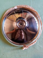 PEUGEOT 404   Un enjoliveur de roue