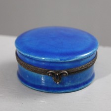 Ancienne boîte en faïence