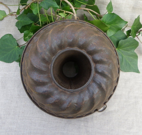 Moule gâteau ancien fer - À, en
