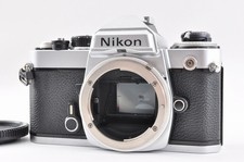 Appareil photo reflex argentique Nikon FE 35 mm boîtier argent mise au...