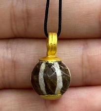 Beau pendentif unique en bois