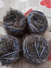 Lot de 4 Pelotes Fantaisies Blanc, Gris et Bleu aspect Poilu (500g)