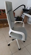 chaise de bureau blanc et gris 