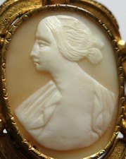 BROCHE CAMÉE, très jolie