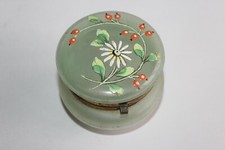 Petite bonbonnière en verre émaillé Art Nouveau
