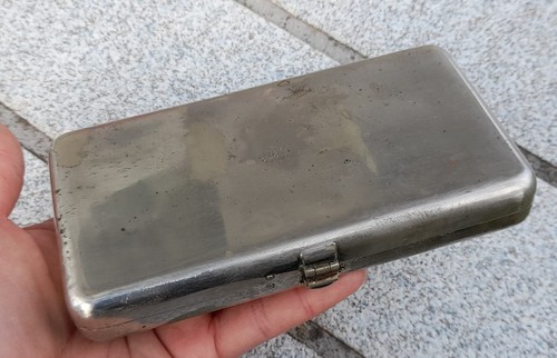 Ancienne boîte médicale - , en