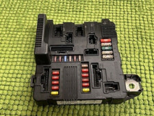 BOITIER FUSIBLE UPC RENAULT