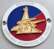 Plaque métal Brigade Sapeurs Pompiers de Paris avec Tour Eiffel Diamètre 7,5 cm