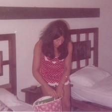 Belle femme en tenue de nuit