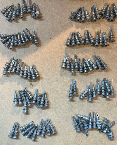Lot 100 chevilles - de,
