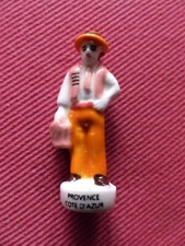 Fève : homme en costume