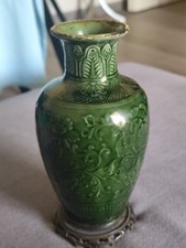 Vase Théodore Deck vert émaillé décor feuillages et fleurs frise grecque 1870