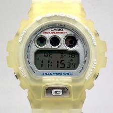 Montre blanche squelette