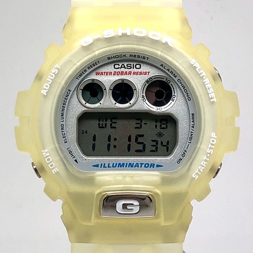 Montre blanche squelette