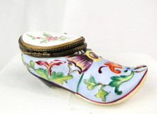TRES JOLIE TABATIERE EN PORCELAINE BOÎTE A PRISER CHAUSSURE DECOR RENAISSANCE