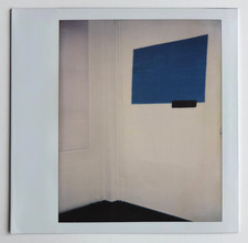 Intérieur bleu art contemporain abstrait - Photo polaroid vintage snapshot