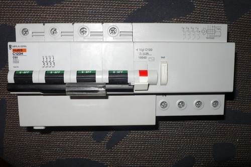 Disjoncteur differentiel 4pole - disjoncteur,
