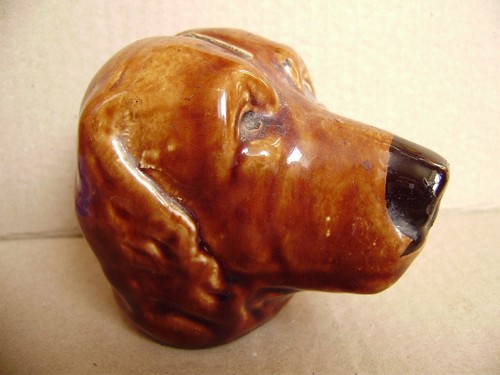 Chien chasse tirelire - de,